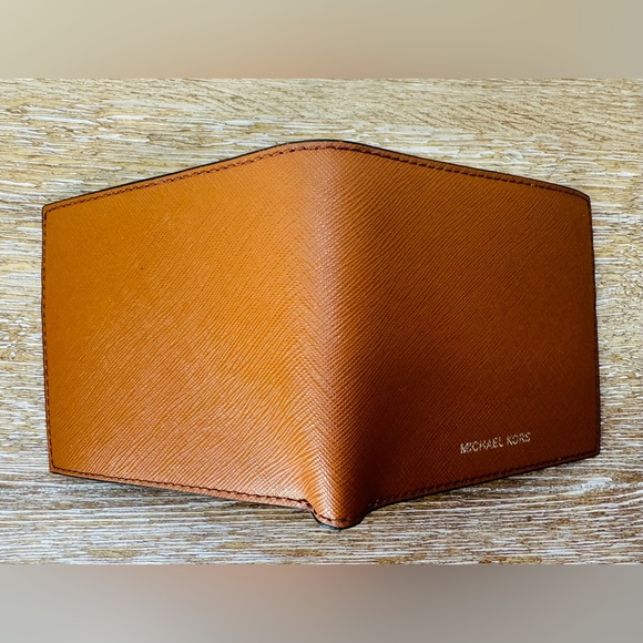 Michael Kors Men’s Slim Wallet - Brown Camel with Black Interior - Picture 7 of 9